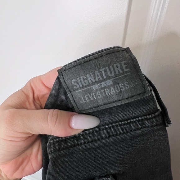 Levi’s | Signature Heritage High Rise Straight Jeans |  Size 22 [67] - Picture 9 of 9